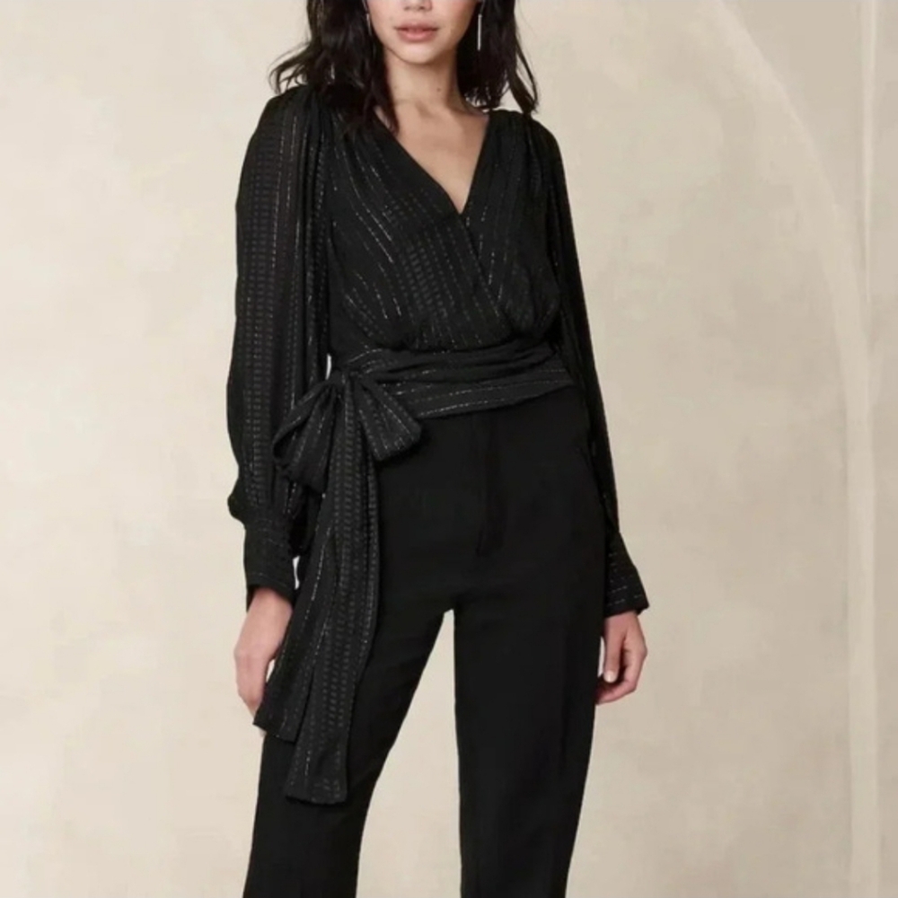 Banana Republic Factory Cropped Deep V Pin Stripe Top Blouse